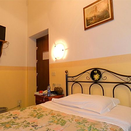 Hotel Desiree Firenze Bagian luar foto