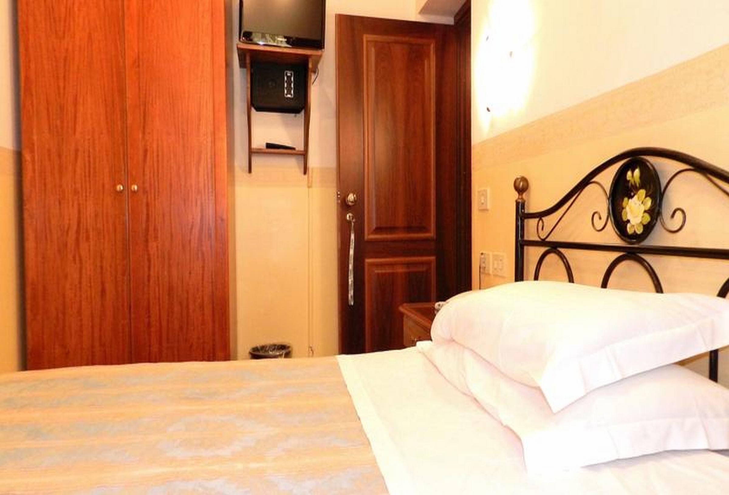 Hotel Desiree Firenze Bagian luar foto