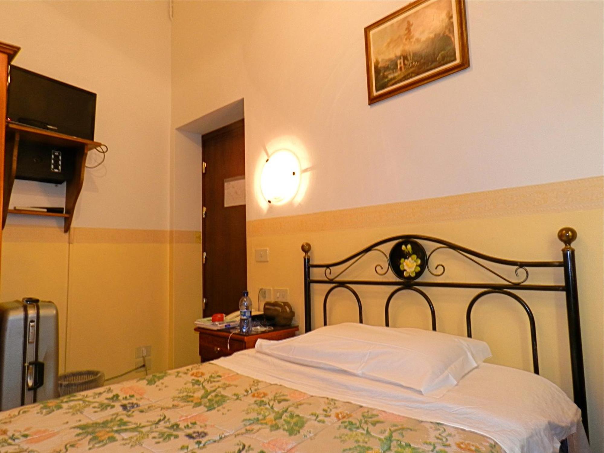 Hotel Desiree Firenze Bagian luar foto