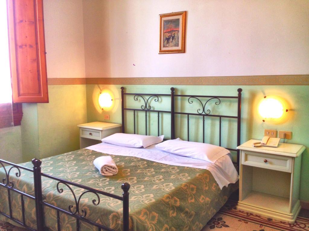 Hotel Desiree Firenze Bagian luar foto