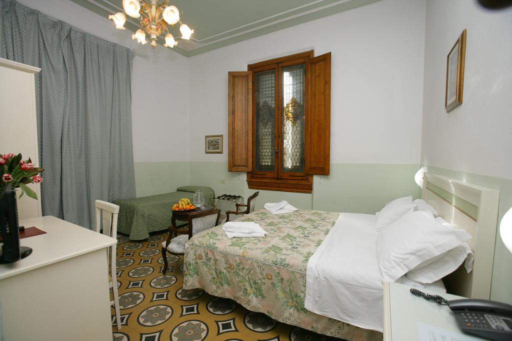Hotel Desiree Firenze Bagian luar foto