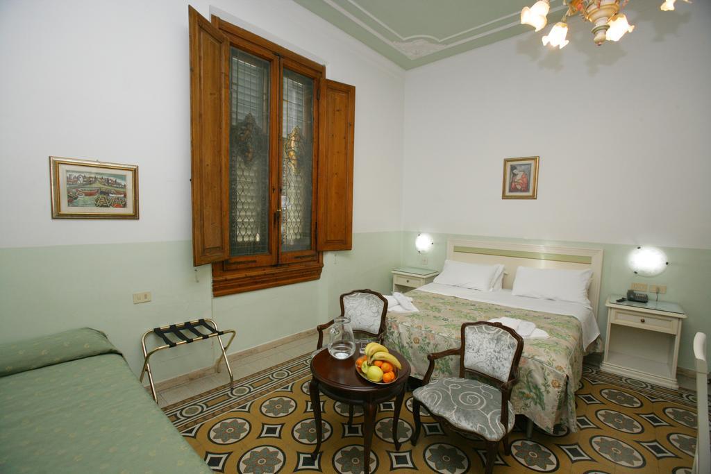 Hotel Desiree Firenze Bagian luar foto