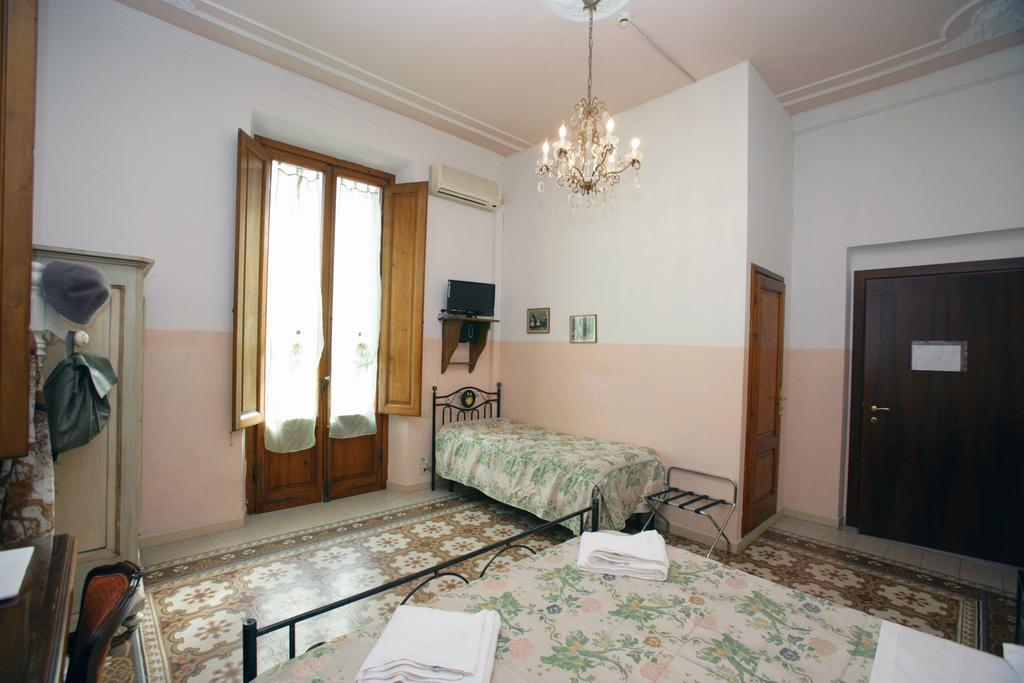 Hotel Desiree Firenze Bagian luar foto