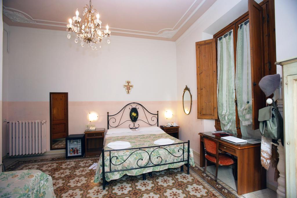 Hotel Desiree Firenze Bagian luar foto