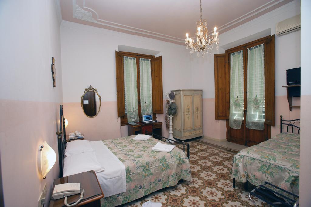 Hotel Desiree Firenze Bagian luar foto