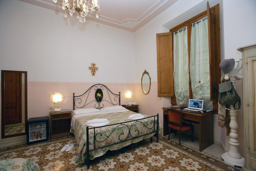 Hotel Desiree Firenze Bagian luar foto
