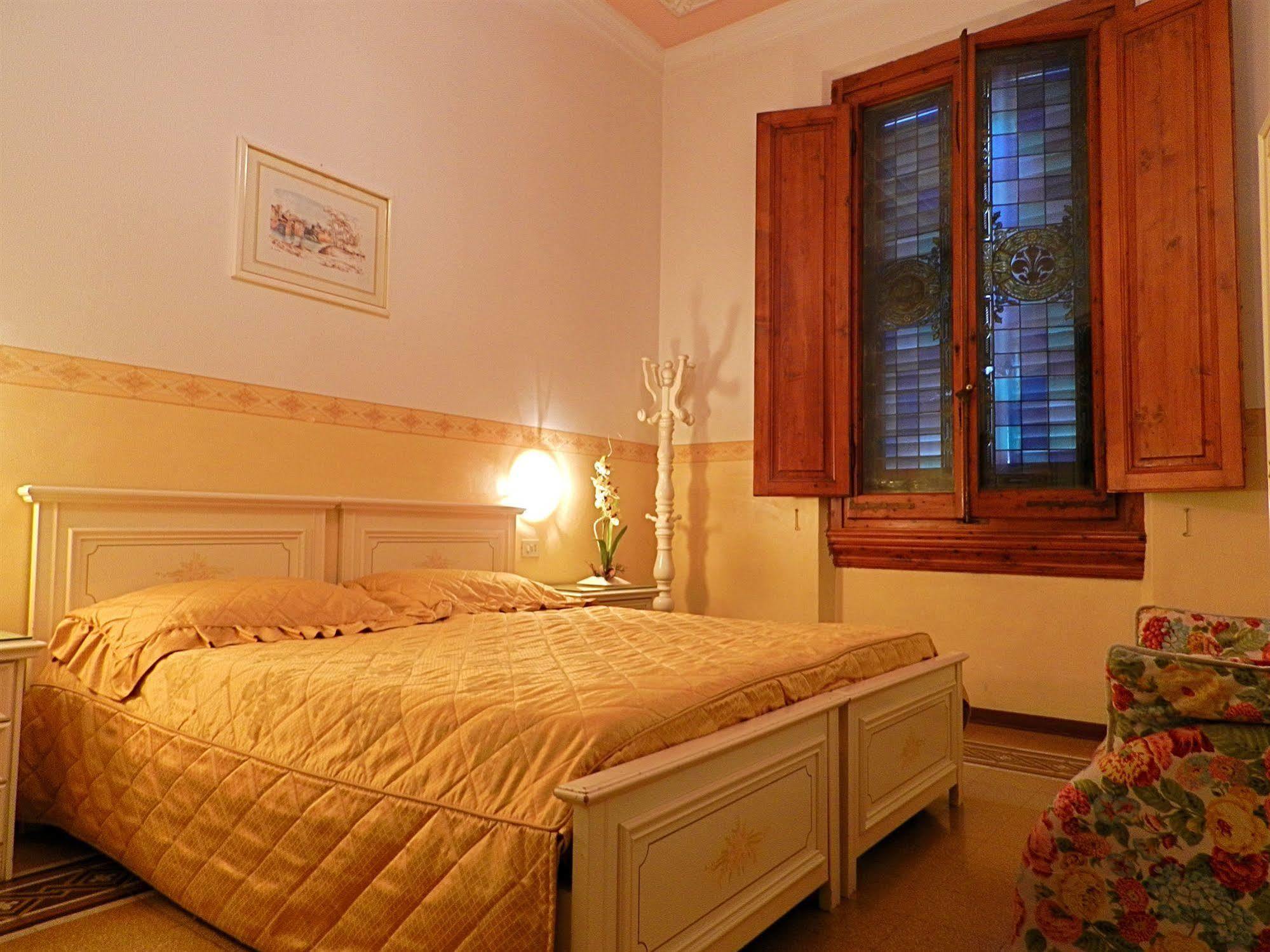 Hotel Desiree Firenze Bagian luar foto