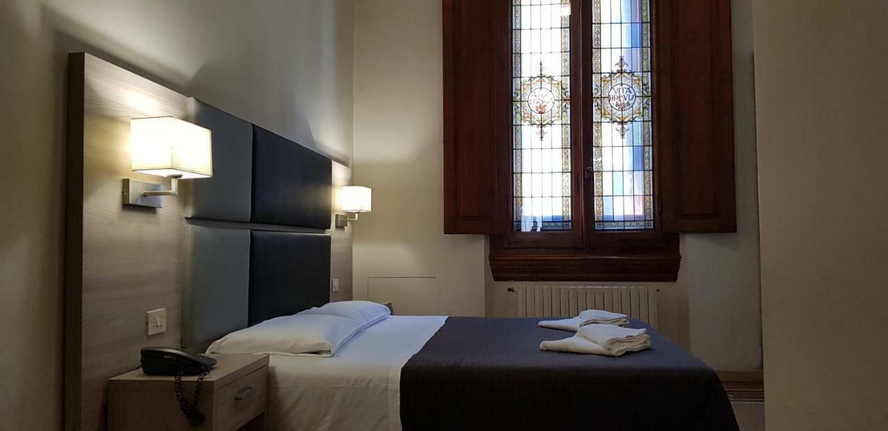 Hotel Desiree Firenze Bagian luar foto